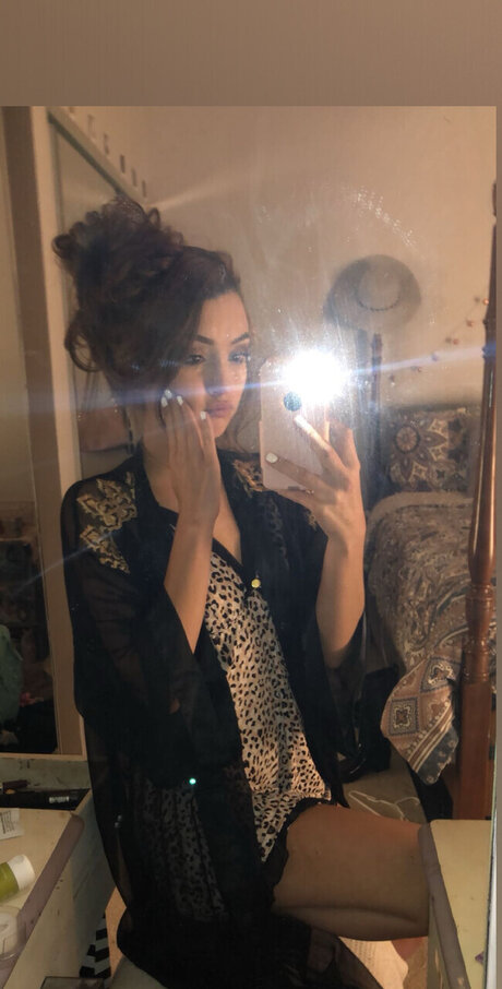 Lola Roberts star pretty images