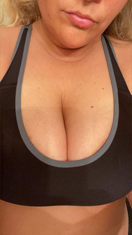 MyONbutton pornstar adult image