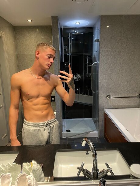 Jamiedeclannolan hot actress gallery