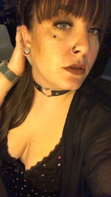 Deezzznutz16 free model pics