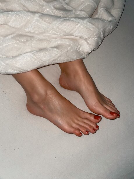 Sweet Feet Secret_ model beautiful picture
