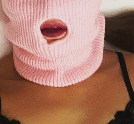 Violet Sexass exclusive model pics