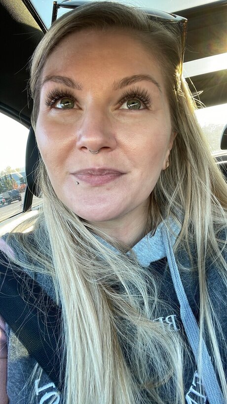 LoveBug high quality actress pic