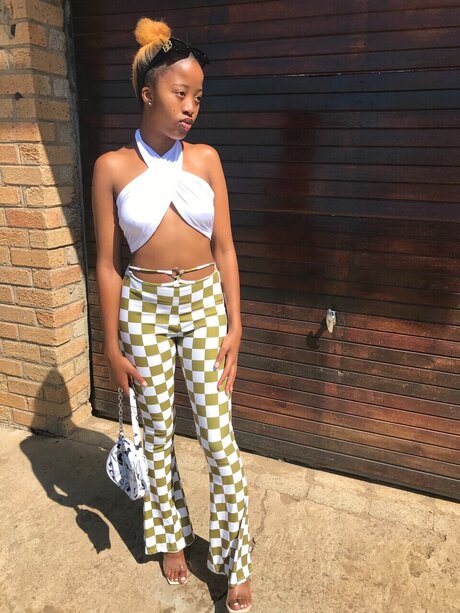 Tragga Yellowest pornstar nudes pics