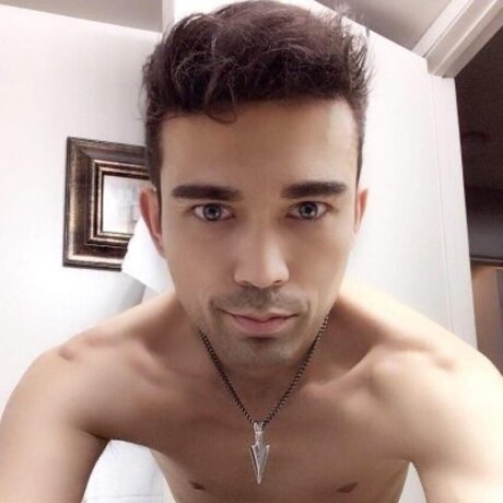 ThomKatOfficial model free pic