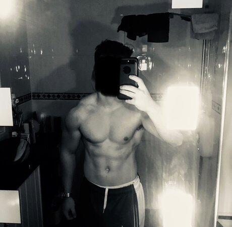 MysteryCox model top pic