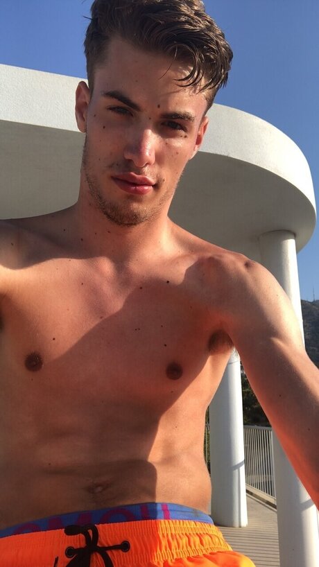 Tomas model pretty galleries