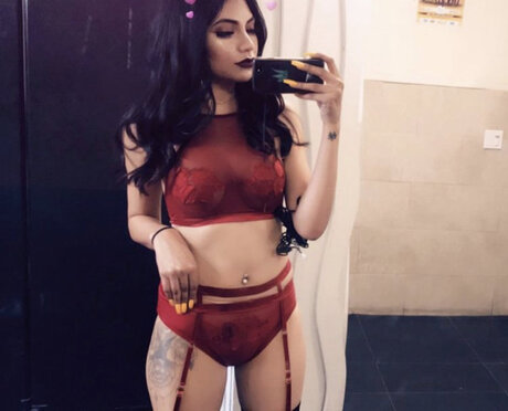 Skyylar model top galleries