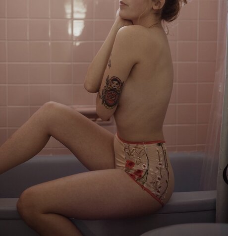 Adrienne Taylor model best pictures