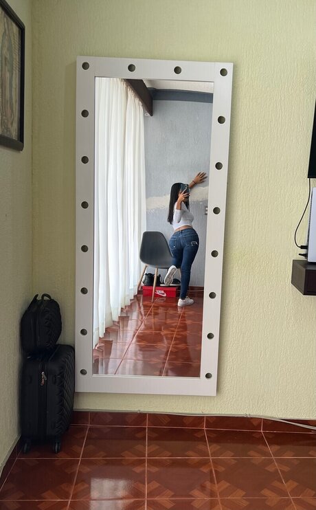 Viridianabe model erotic photo