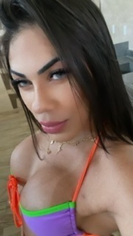 Mari Almeida model pictures