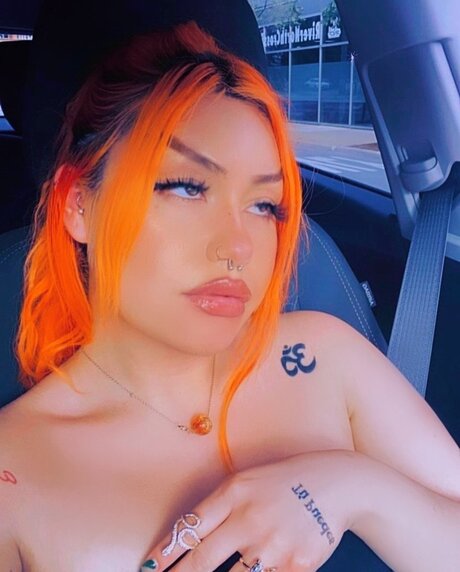 SelenaSpinzzz hot pornstar pictures