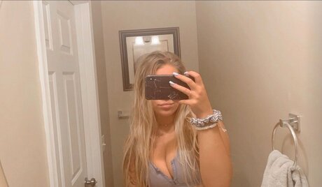 Chelsea Michaels model naked pics