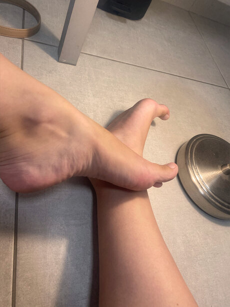 Lone erotic model pic