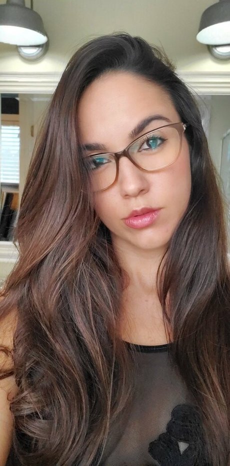 Arianna Marie naked model archive