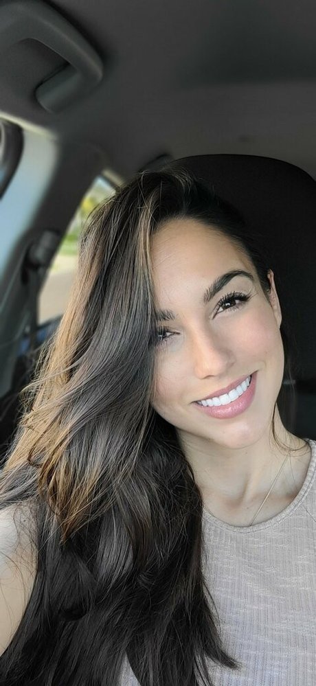 Arianna Marie naked model picture