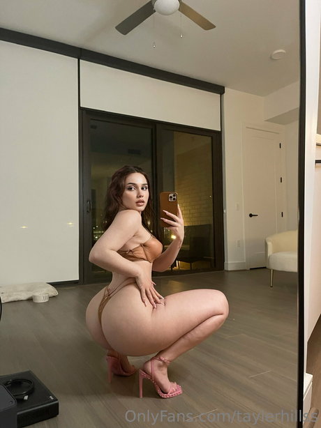 Tayler Hills model hot archive