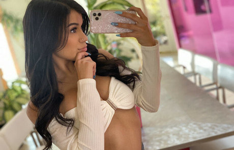 Savannah Sixx exclusive model image