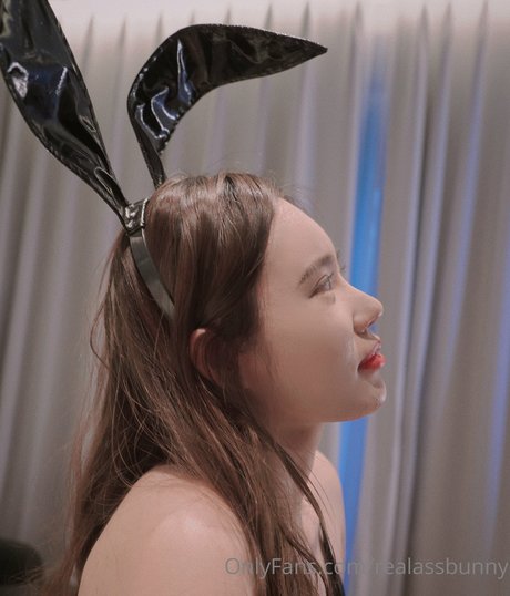 Real ass bunny model exclusive pic