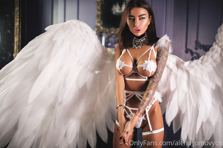 Alena Omovych star porn photo