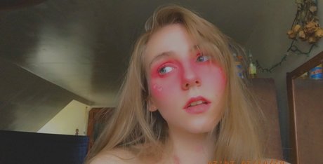 baddieve naked model image