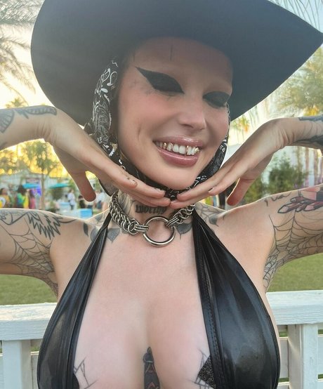 Embodoe nude pornstar pictures