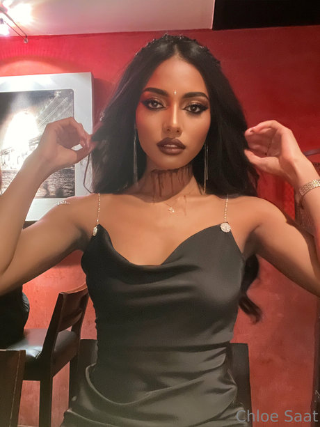 Chloe Saat hd star photo