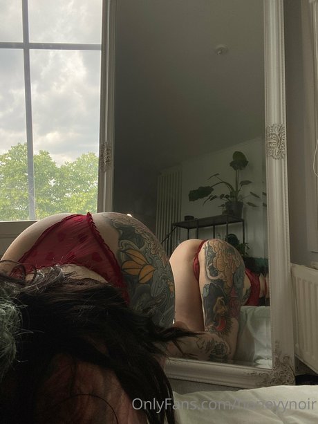 Honeyy Noir best star pics