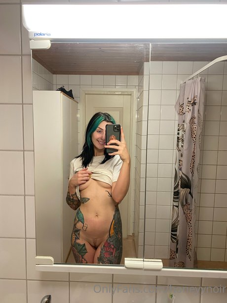 Honeyy Noir hd actress pictures