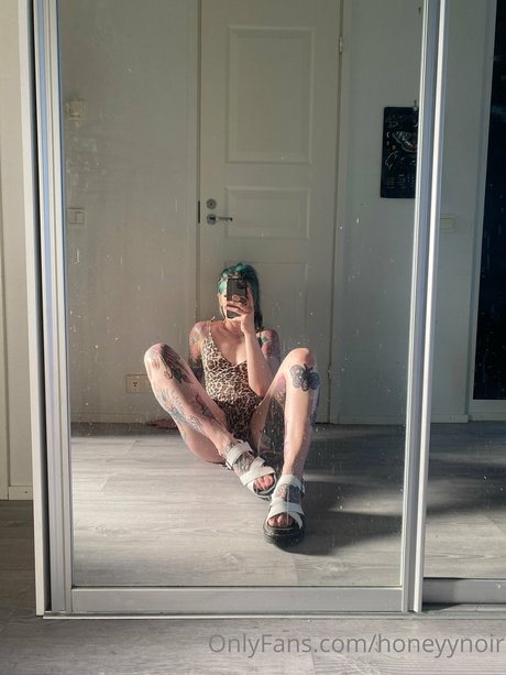 Honeyy Noir beautiful actress picture