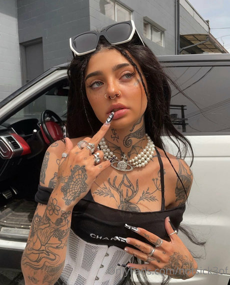 Notsick3_ model porn pics