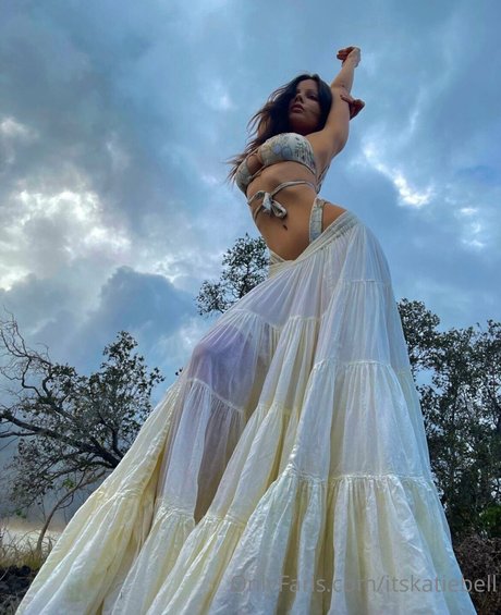 Katie Bell model art pics