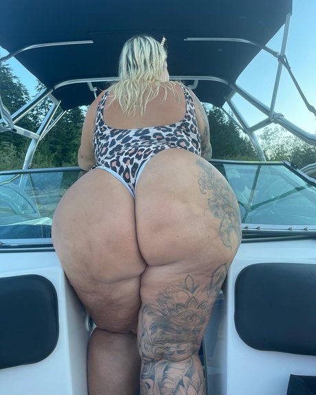 thicksnoww pornstar free image