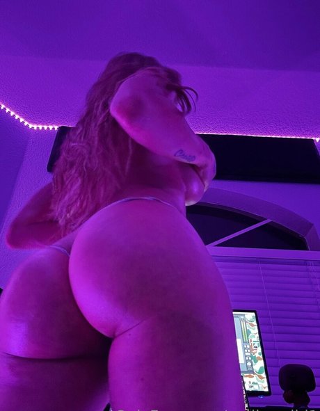 Emilyy Wild star sexy pic