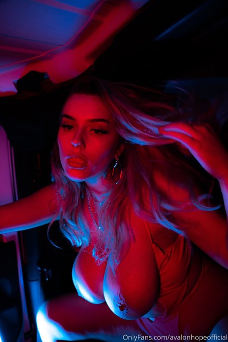 Avalon Hope sexy actress galleries