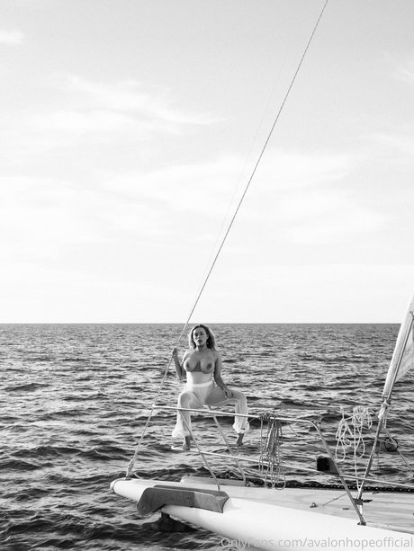 Avalon Hope pretty model pic