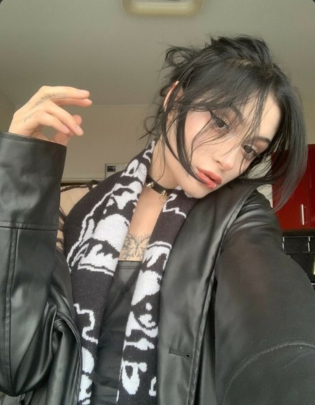 Ady Dark model pretty img