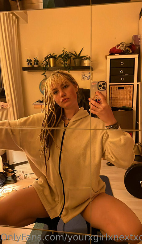 tweetylau sexy model img