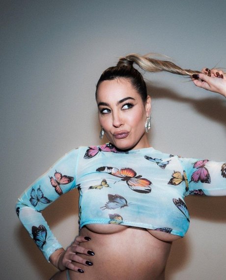 Paola Saulino hot actress pictures