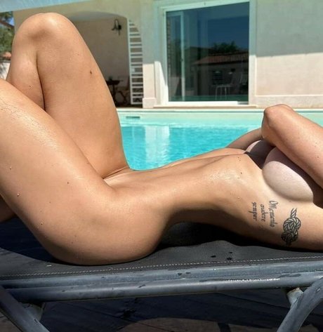 Eva Menta model sexy image