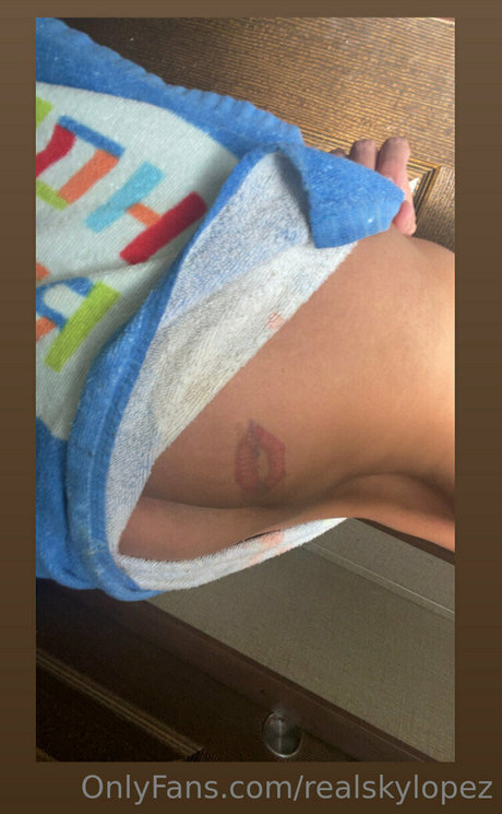 Sky Lopez model beautiful img