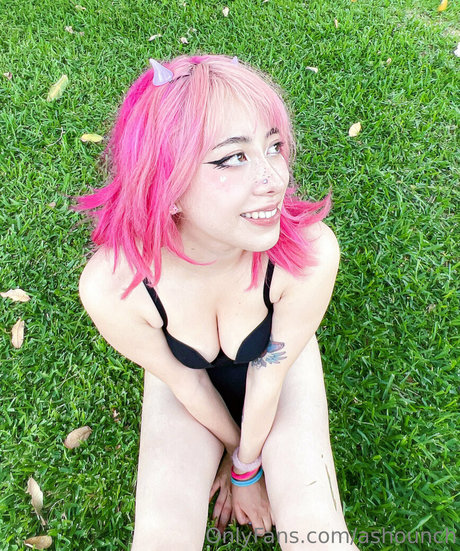 Ashounch exclusive model pictures