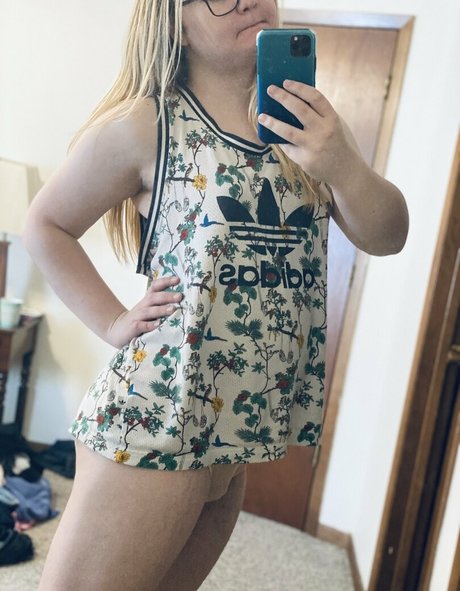 Scarlett Williams hot model images