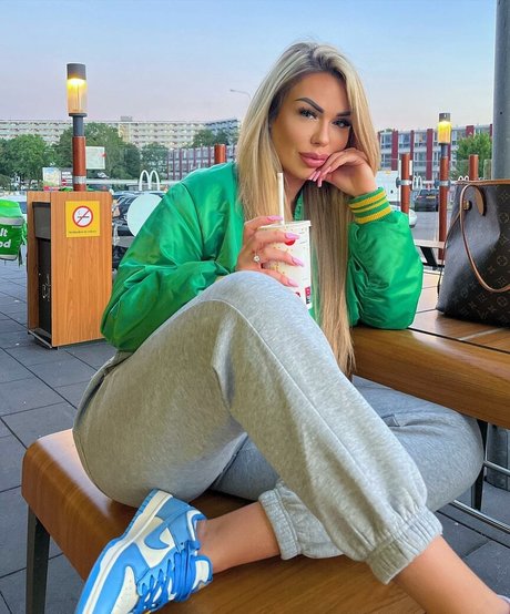 Lisa Amber star nude gallery