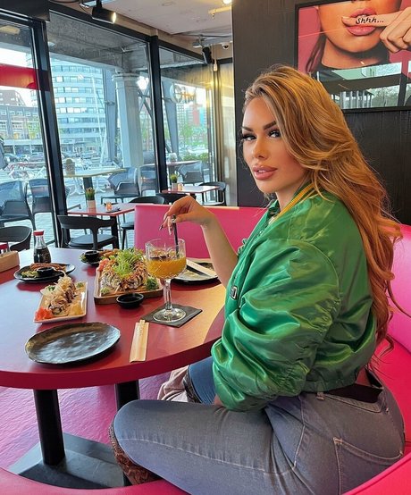 Lisa Amber porn star images