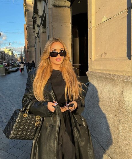 Lisa Amber sexy actress pics