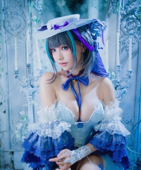 Ely Cosplay naked pornstar image