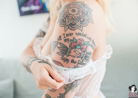 Petal SG beautiful model image