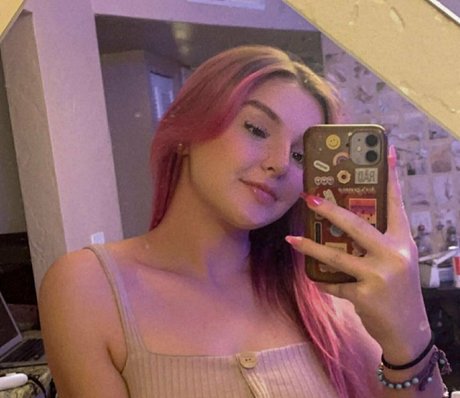 nerdyhayley69 sexy star photo