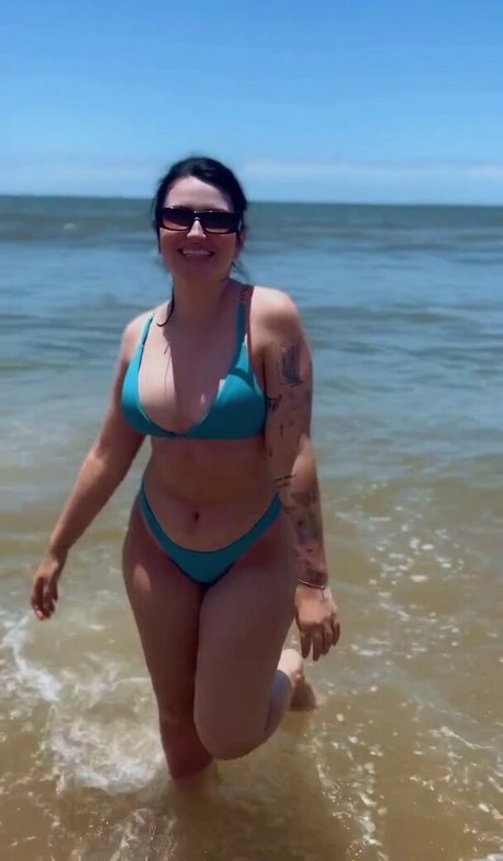 Bella Sant ASMR pretty model image